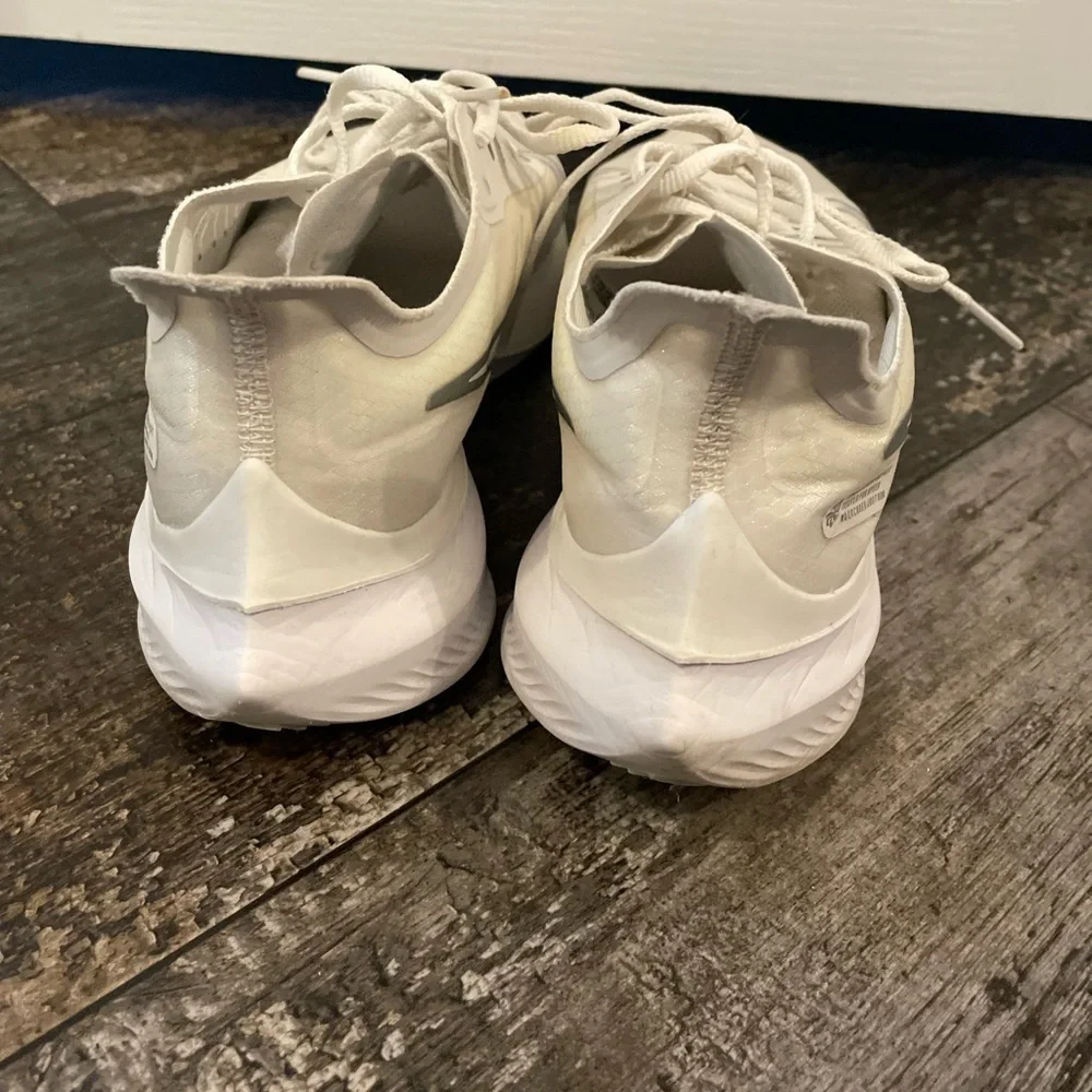 Nike Womens Zoom Gravity BQ3203-001 Ivory Running Shoes Sneakers Size 8.5 EUC